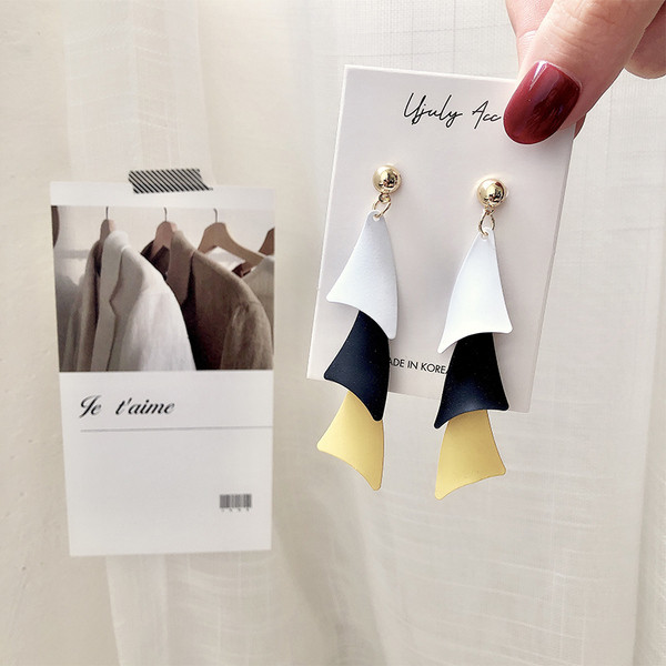 Modern női lógó fülbevaló