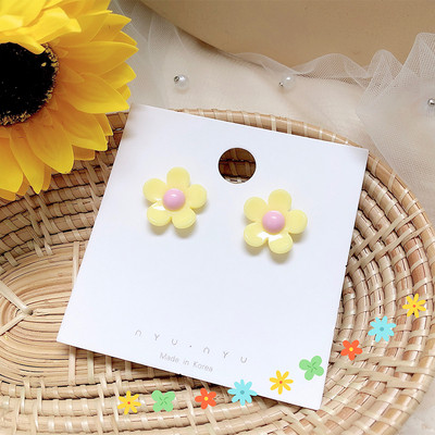 Stílusos női fülbevaló virág formájú, többféle színben