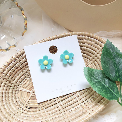 Stílusos női fülbevaló virág formájú, többféle színben