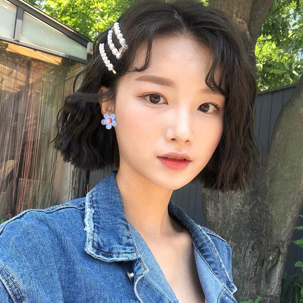 Stílusos női fülbevaló virág formájú, többféle színben