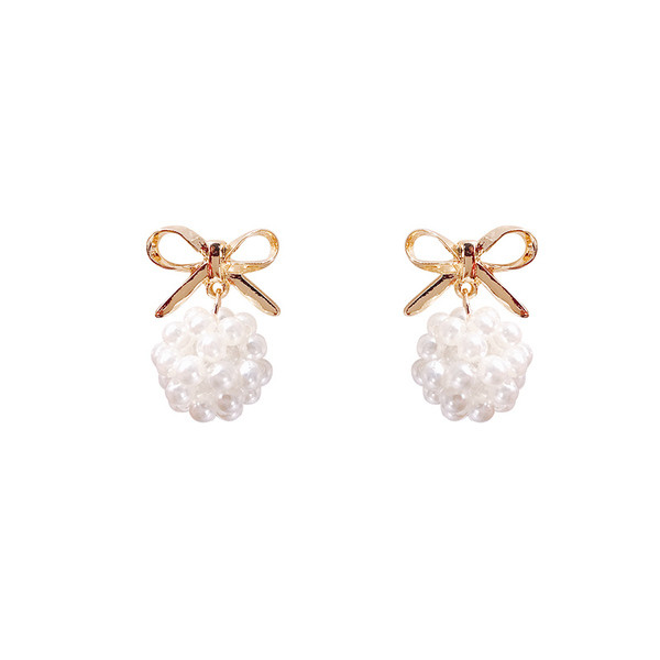 Elegáns női fülbevaló kerek forma gyöngyökkel