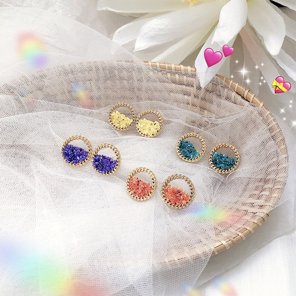 Cercei moderni de dama in forma rotunda in patru culori