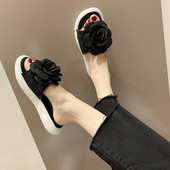 Casual γυναικείες παντόφλες με 3D στοιχείο σε δύο χρώματα