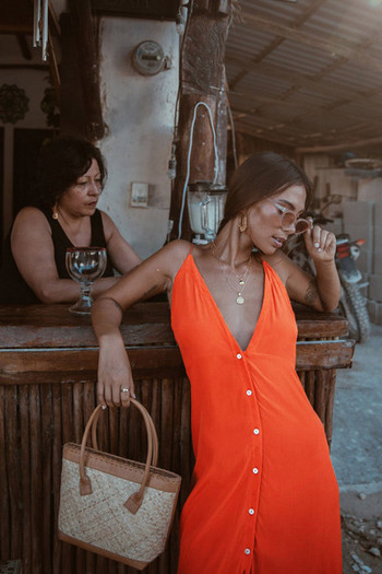 Rochie actuală de damă cu decolteu în V în verde și portocaliu