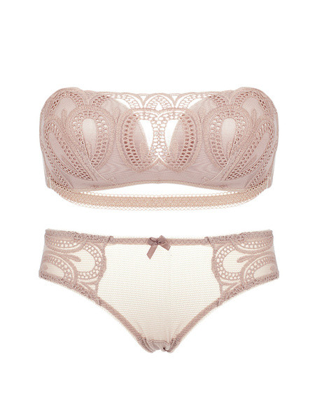 Lenjerie in patru culori cu broderie