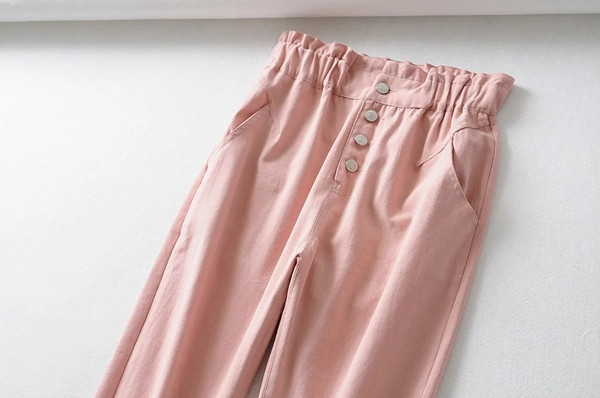 Rózsaszín női nadrág gumírozott derékkal és gombokkal