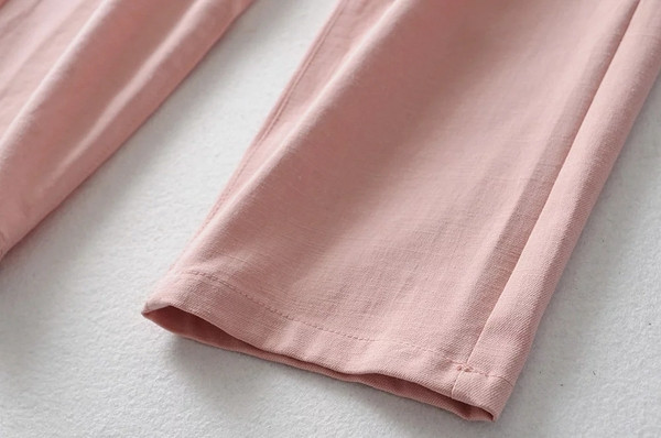 Rózsaszín női nadrág gumírozott derékkal és gombokkal