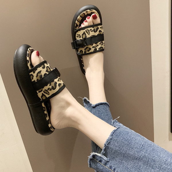 Ежедневни дамски чехли с животински принт в няколко цвята 