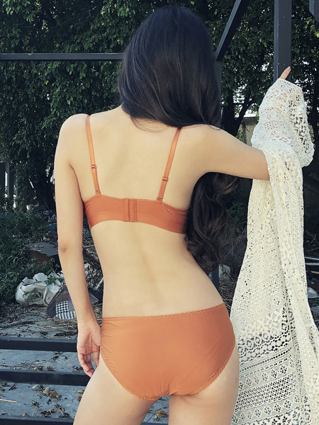 Modern fehérnemű két részből, három színben