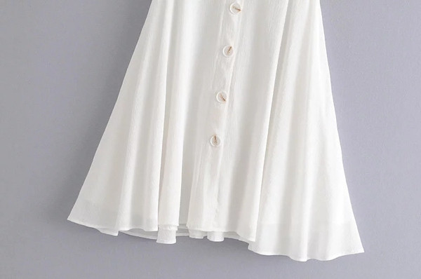 Fusta lata de dama cu nasturi si curea alb