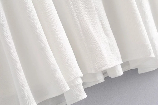 Fusta lata de dama cu nasturi si curea alb