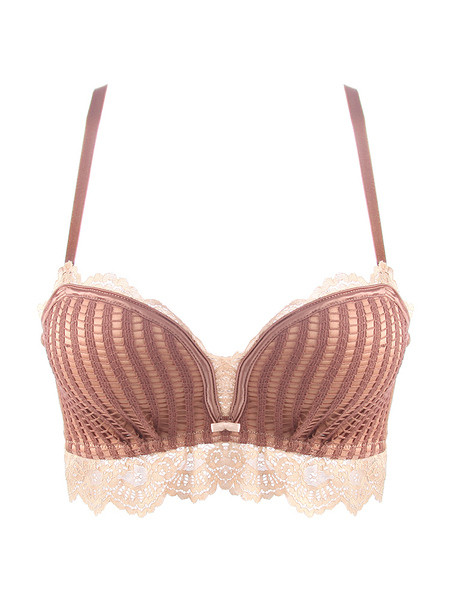 Különböző színekben csipkés fehérnemű