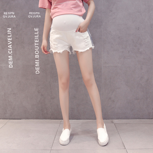 Alkalmi női rövidnadrág terhes nők számára fehér színben