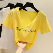 Tricou de damă cu inscripție și decolteu în V