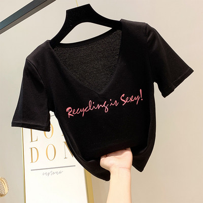 Tricou de damă cu inscripție și decolteu în V