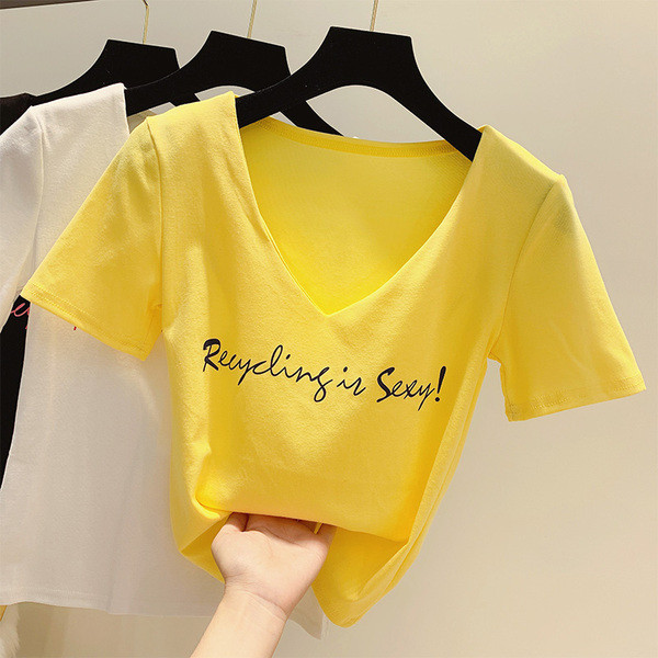 Tricou de damă cu inscripție și decolteu în V