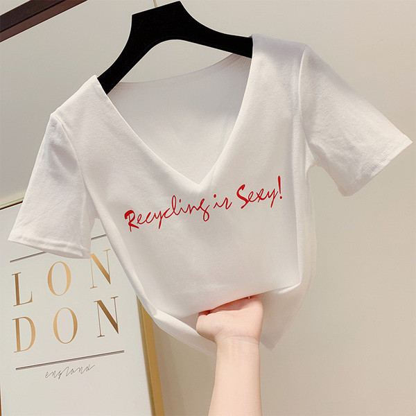 Tricou de damă cu inscripție și decolteu în V