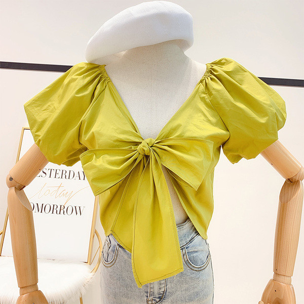 Stílusos női blúz rövid ujjal és szalaggal, három színben