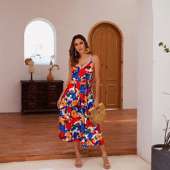 Modern női ruha szabású modell virágmotívumokkal, két színben