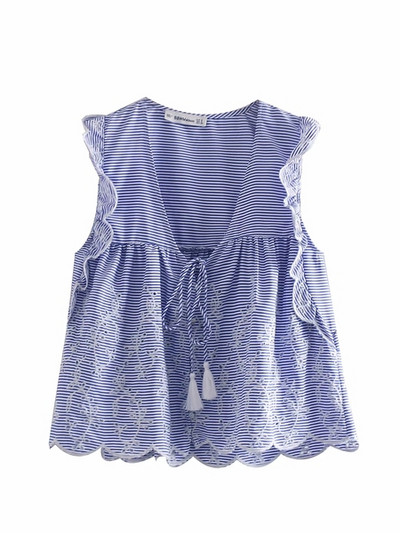 V-nyakú felső nyakkendővel és hímzéssel