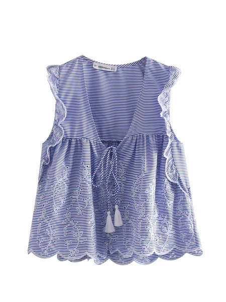 V-nyakú felső nyakkendővel és hímzéssel