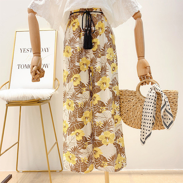 Pantaloni largi de dama cu model floral