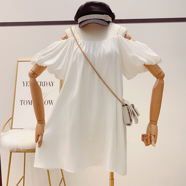 Női ruha csupasz vállval, fehér és fekete színben