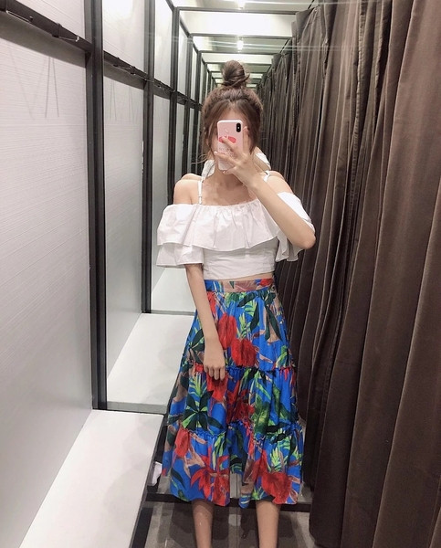 Fusta larga de dama cu talie inalta si model floral