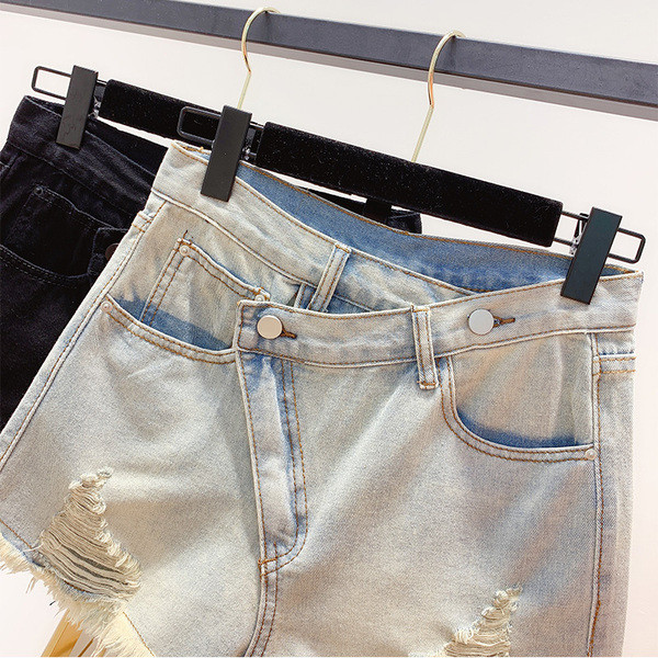 Pantaloni scurți din denim de damă în albastru și negru