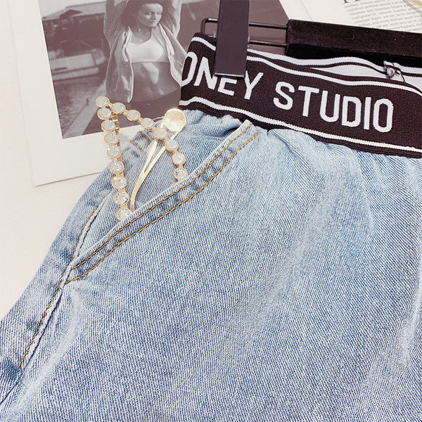 Kék színű, elasztikus női farmer