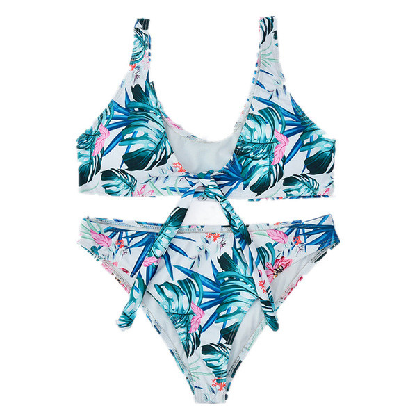 Модерен дамски бански костюм от две части в бял цвят с флорални мотиви