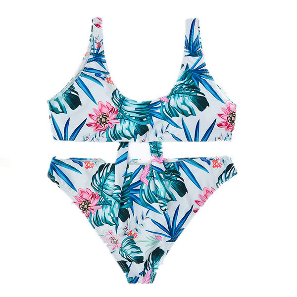 Модерен дамски бански костюм от две части в бял цвят с флорални мотиви