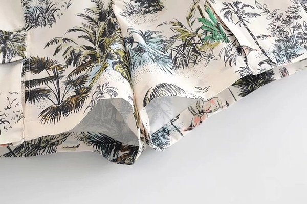 Női rövidnadrág, fehér és mintás oldalzsebekkel