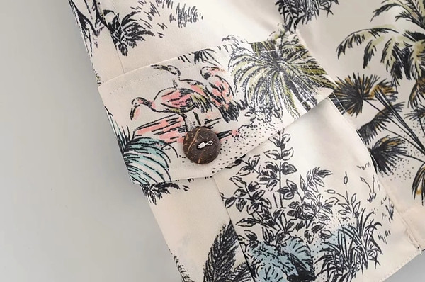 Női rövidnadrág, fehér és mintás oldalzsebekkel