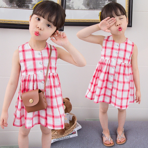 Gyermek kockás ruha modell, gombokkal