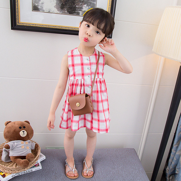 Gyermek kockás ruha modell, gombokkal