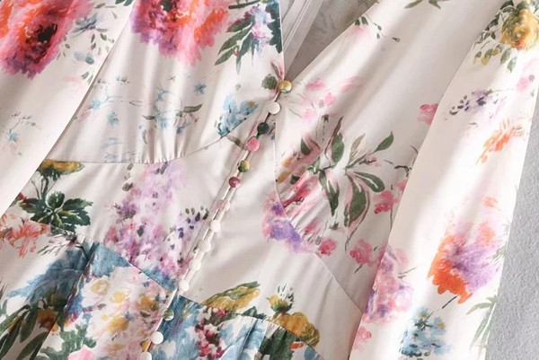 Női sifon jumpsuit V-nyakú és hosszú ujjú fehér és virágmintás