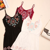 Γυναικεία ολόσωμη φόρμα casual με πολύχρωμα κεντήματα σε διάφορα χρώματα