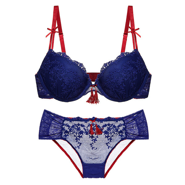 Set de dama modern din doua parti in trei culori cu ciucuri