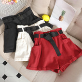 Pantaloni scurți de damă cu buzunare laterale în negru, roșu și alb