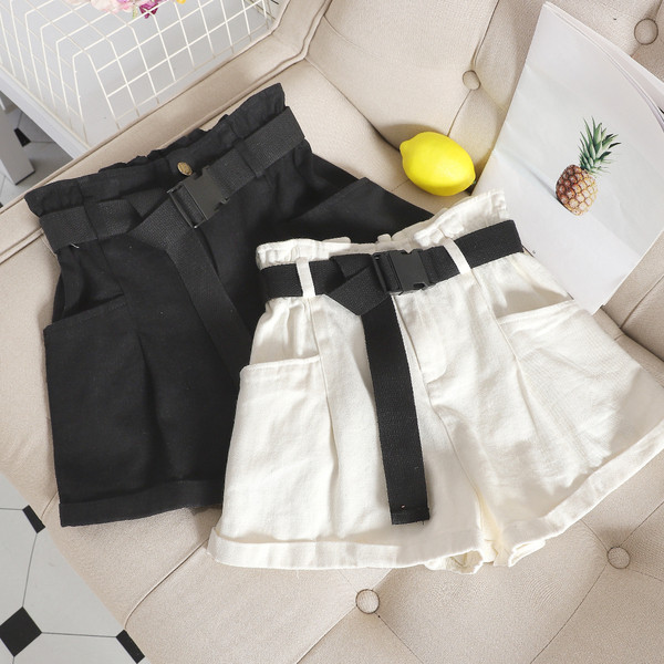 Pantaloni scurți de damă cu buzunare laterale în negru, roșu și alb