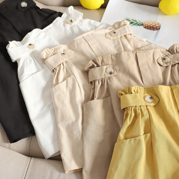 Modern női rövidnadrág zsebekkel, többféle színben