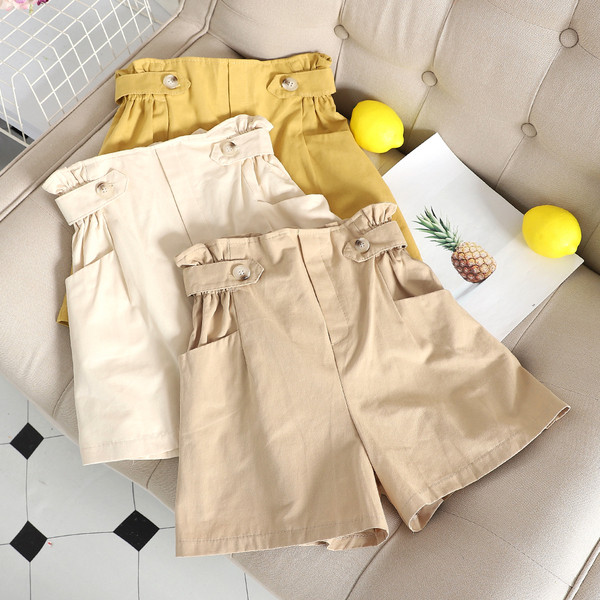 Modern női rövidnadrág zsebekkel, többféle színben