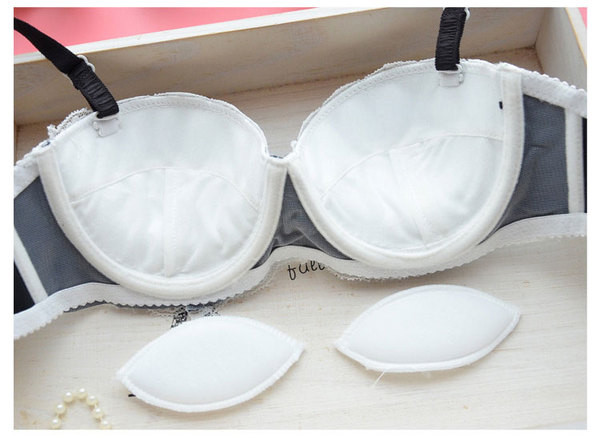 Modern fehérneműszett kék és fekete csipkével