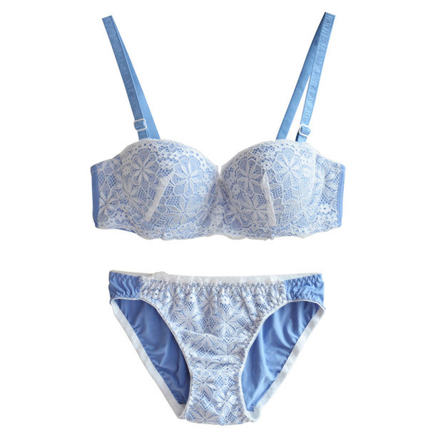 Modern fehérneműszett kék és fekete csipkével