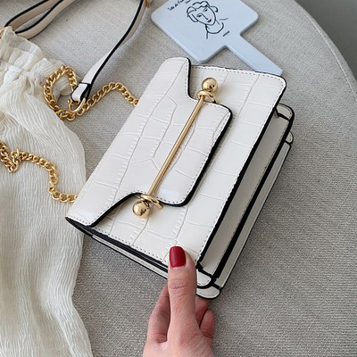 Női bőr táska hosszú füllel több színben