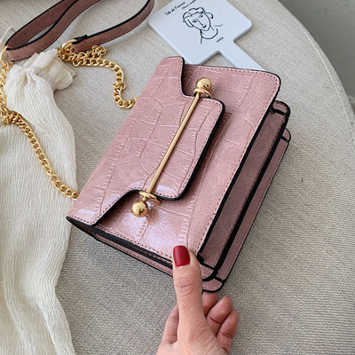 Női bőr táska hosszú füllel több színben