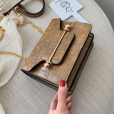 Női bőr táska hosszú füllel több színben