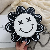 Fémlánccal ellátott női táska két színben