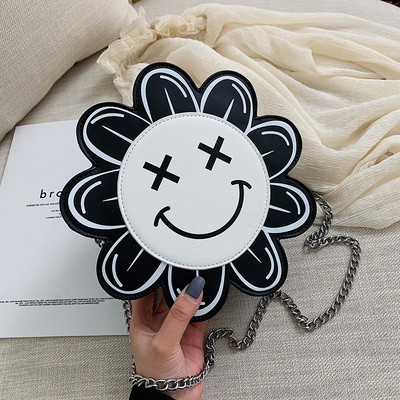 Fémlánccal ellátott női táska két színben